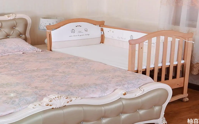 婴儿床选择松木和榉木材质都很安全