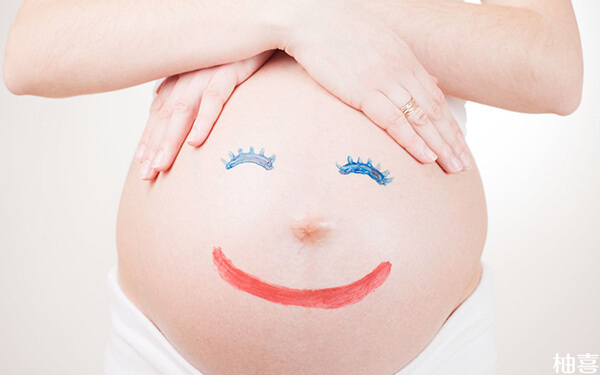 怀孕肚子中间是平的大概是生男孩还是生女孩?