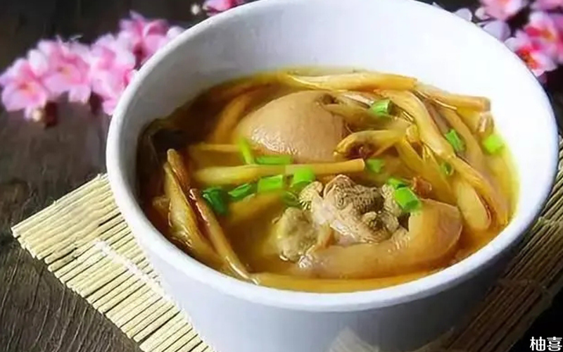 猪蹄黄花菜汤