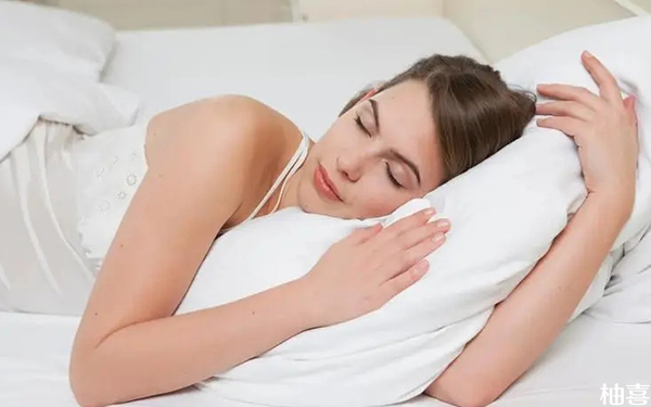 移植后侧身睡对着床影响真不大！导致宫外孕说法不可取