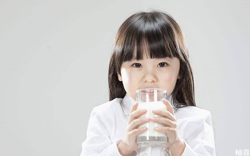 养小圈儿童成长奶粉有助于骨骼生长