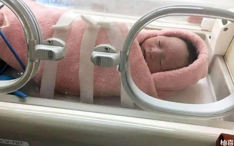 早婴儿进保温箱大约10天左右可以出来
