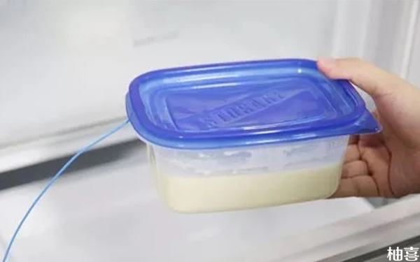 母乳用100度的水隔水烫奶1分钟能喝吗?