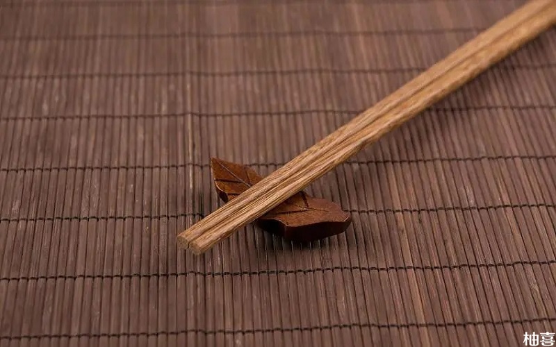 筷子是宝宝吃饭的必备物品