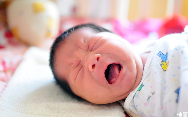 宝宝母乳不够吃就会经常哭