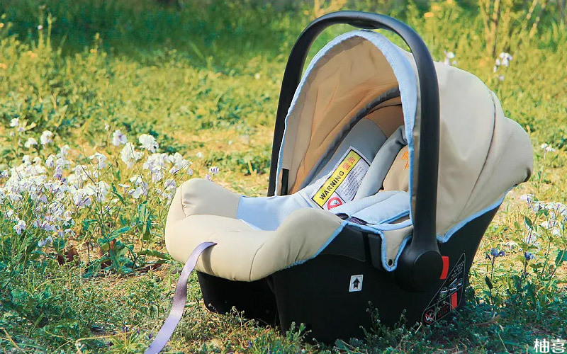 安全座椅和婴儿提篮各自有优势