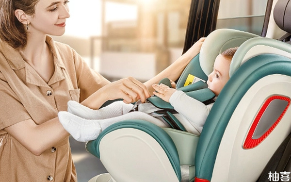 婴儿提篮vs安全座椅，从区别对比出哪对宝宝发育好