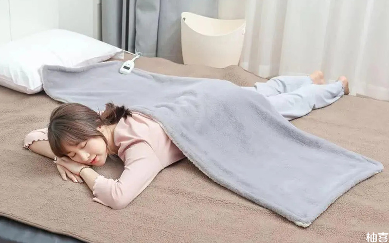 用电热毯最好不要俯卧位睡觉