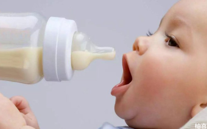 每个宝宝对于瓶喂的适应程度不同