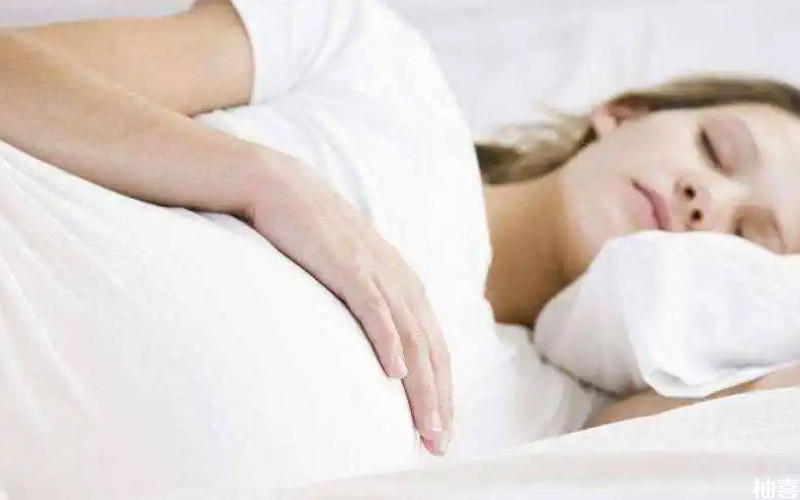 孕期睡觉姿势要采取左侧位