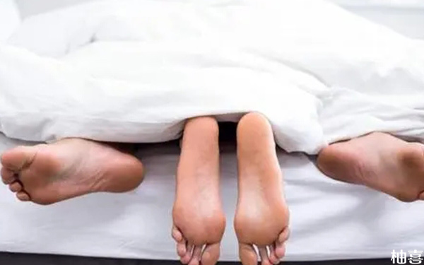 子宫后位女性完事后是趴着还是躺着垫高腹部容易受孕?