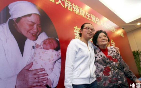 中国第一批试管婴儿的年纪多大了？他们现在生活怎么样？