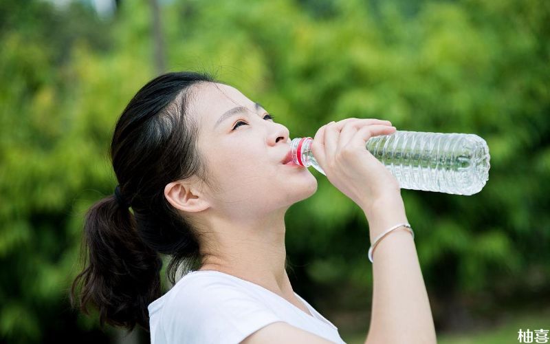 经常喝水对身体健康有帮助