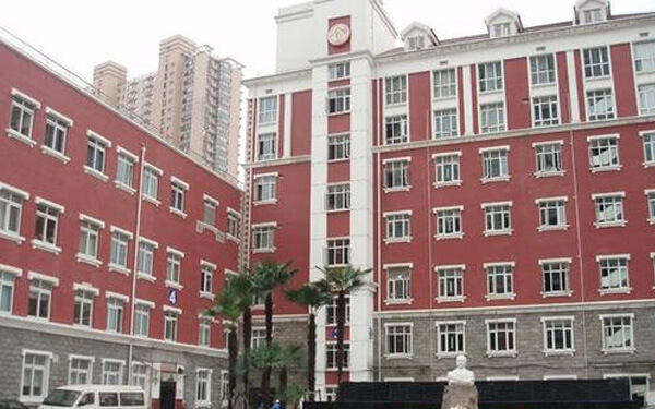 上海集爱医院是公立还是私立的呢?