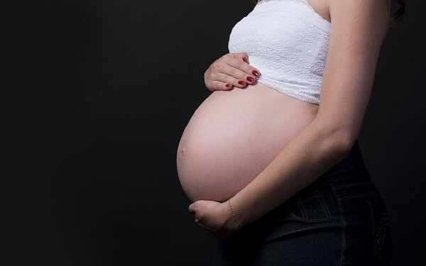 怀孕后第一个月有什么症状可看出是不是双胞胎?