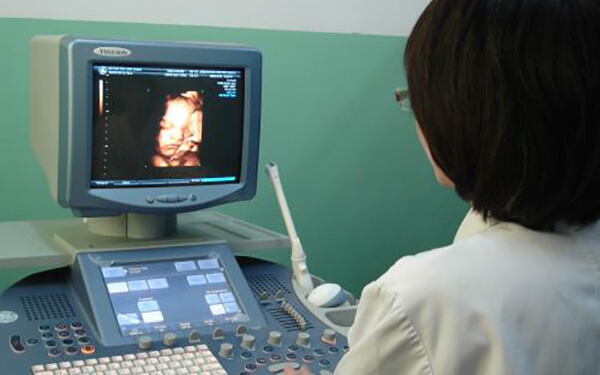 四维彩超对胎儿有什么影响？会伤害视网膜吗？