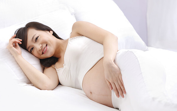 孕期避免宝宝脐带绕颈，教你4个实用预防小措施