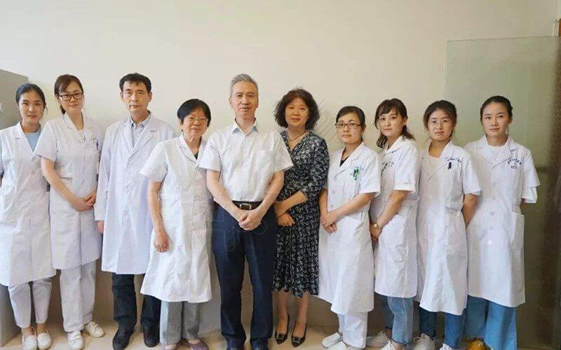 刘湘源医生和他的团队