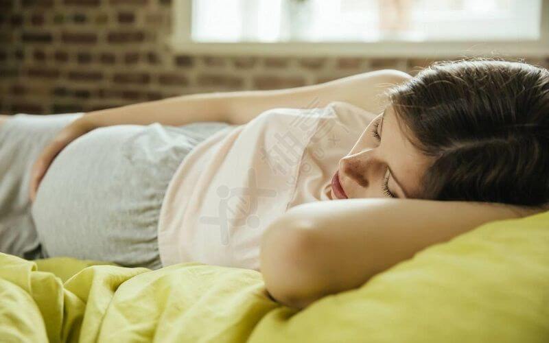 胎盘低置的孕妇睡眠姿势