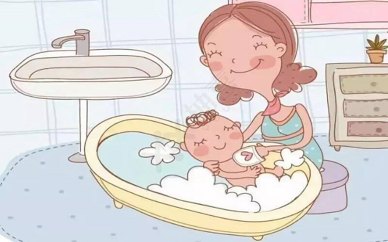 给宝宝洗澡使用宝宝金水