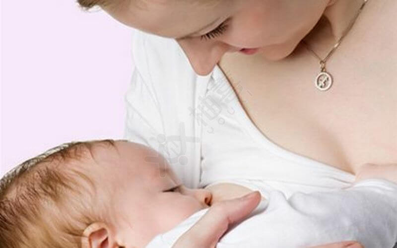 新生儿母乳喂养是按需哺乳