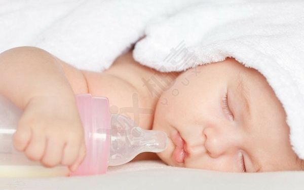 新生儿喂奶间隔并非是3小时，经验告诉你多久喂一次奶