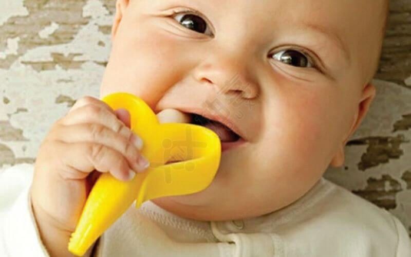 长牙的宝宝适合扁头奶嘴
