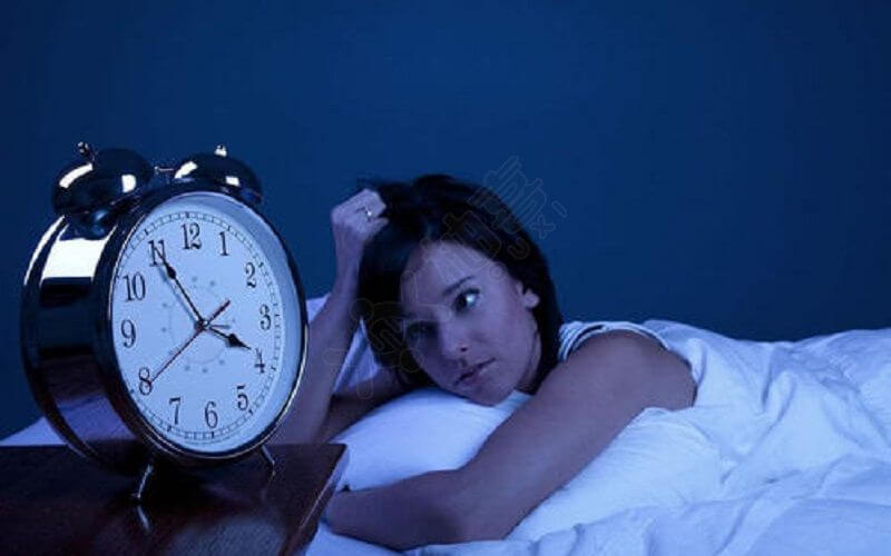 女性失眠熬夜也容易月经推迟