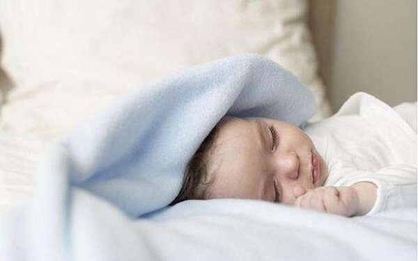 婴儿睡觉抽搐的7大原因，很多人还“蒙在鼓里”！