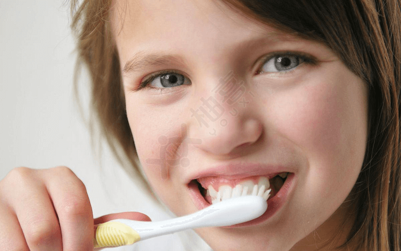 儿童换牙是需注意养成刷牙的习惯