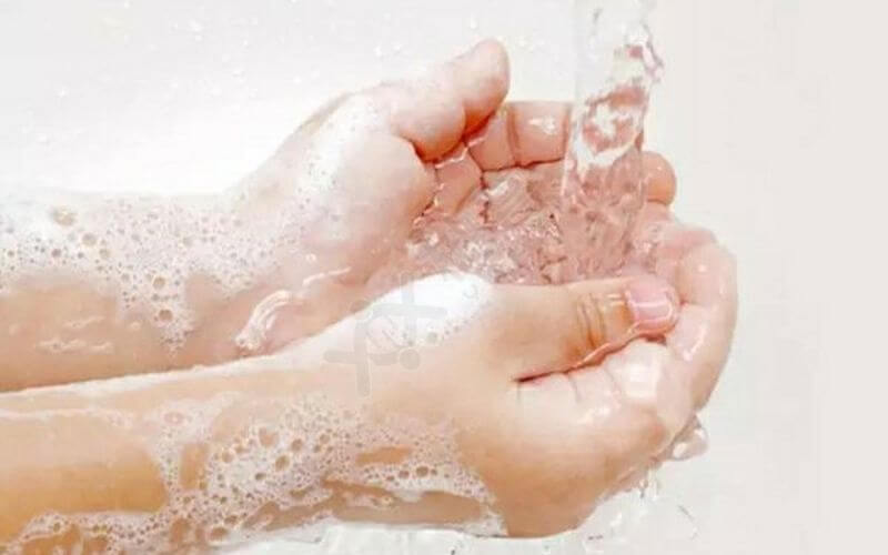 勤洗手可以防止病从口入