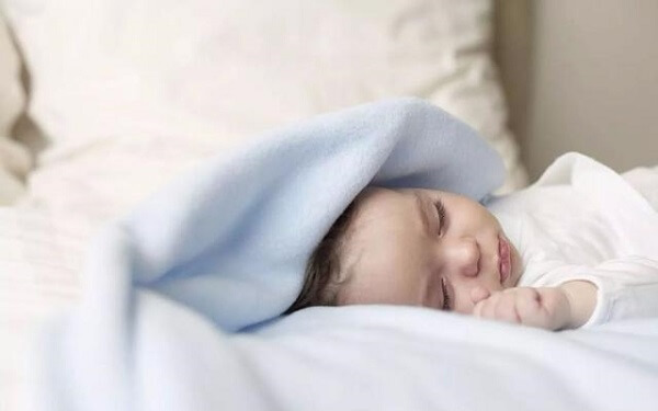 宝宝有这3个信号，说明到了用枕头的最佳时间