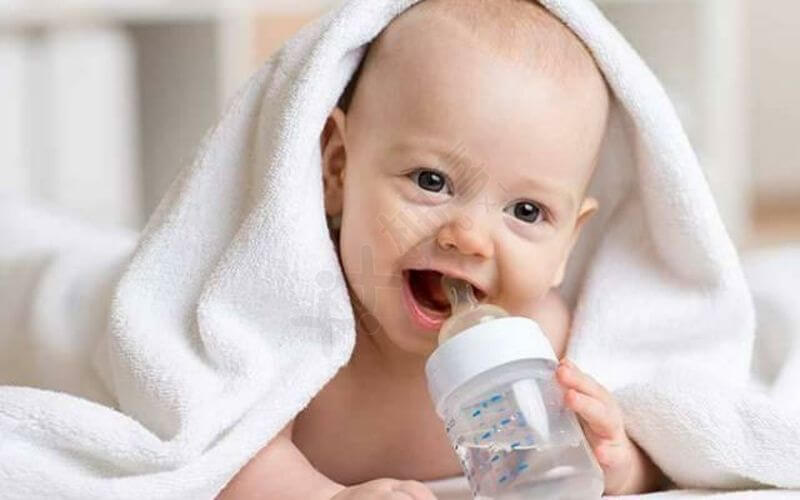婴儿多喝水有利于降低黄疸作用