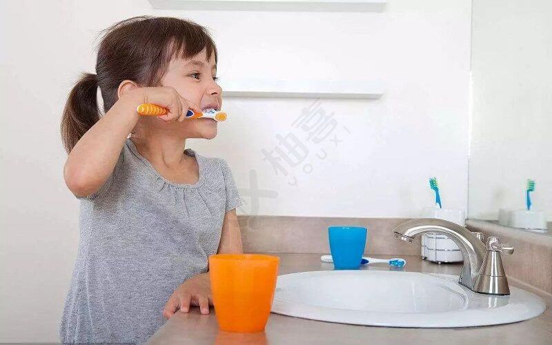 宝宝刷牙的年龄