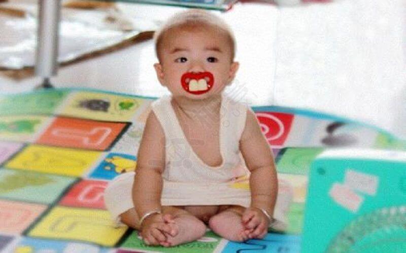 宝宝在不同阶段的奶嘴都不同