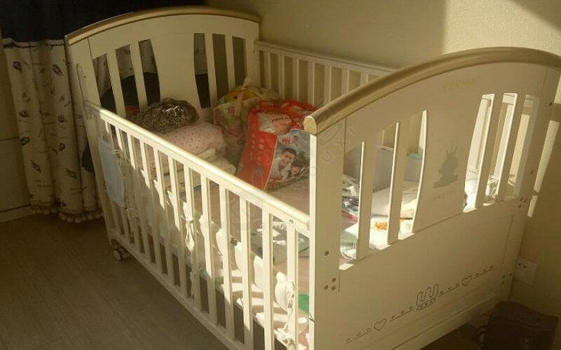 英式婴儿床材质安全放心