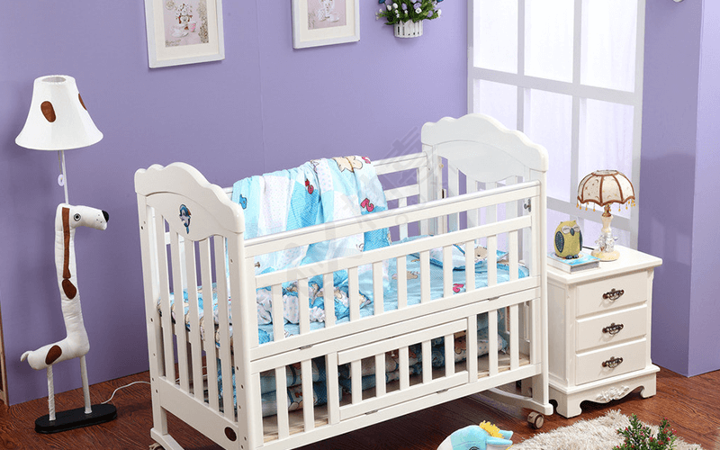 选择婴儿床需注重安全性和实用性