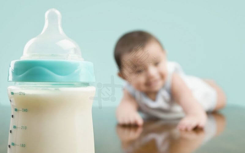 习惯了妈妈哺乳的宝宝会出现不喝奶瓶的情况