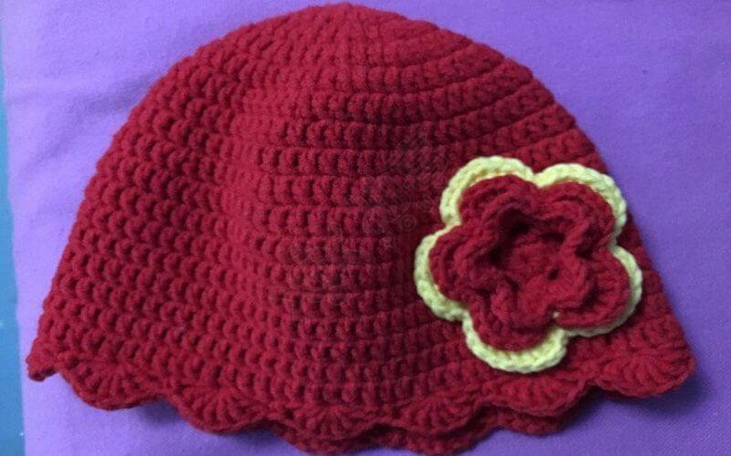 婴儿帽子编织时可以根据自己的爱好选择款式