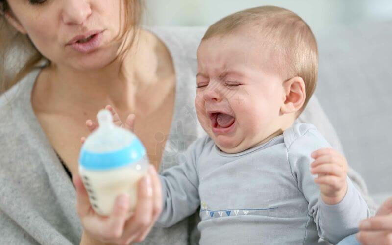 天气特别热的时候孩子需要喝水