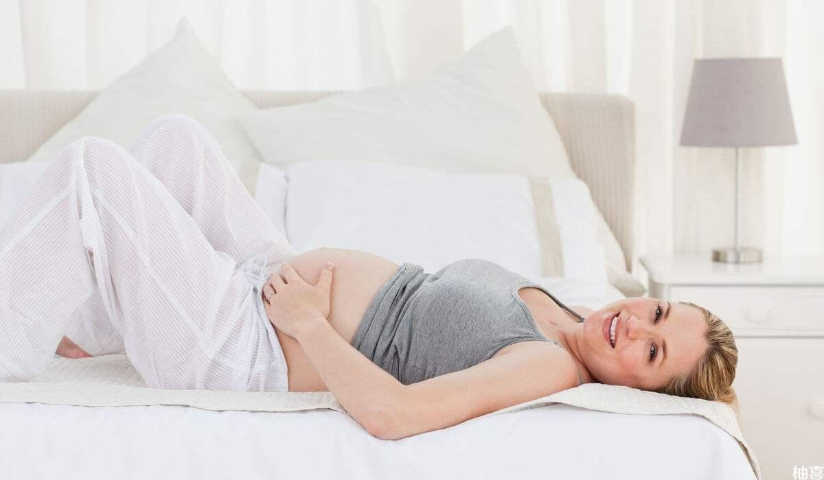 平躺不是孕中期的正确睡姿