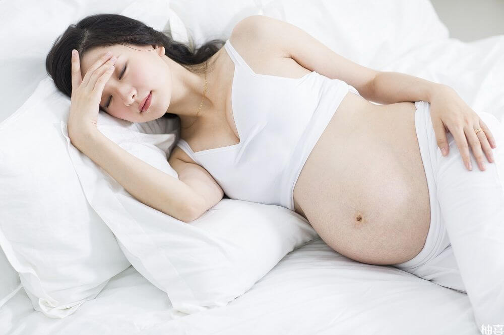 孕中期睡觉需要使用正确睡姿