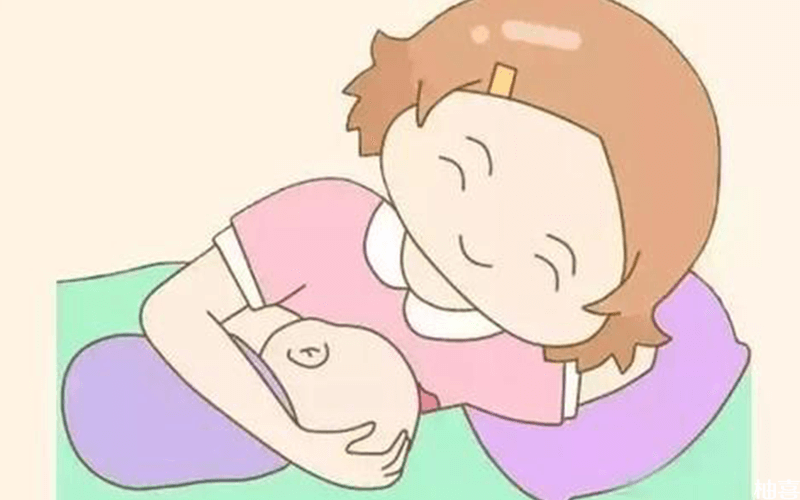 母乳喂养断奶后女性的胸部会变小