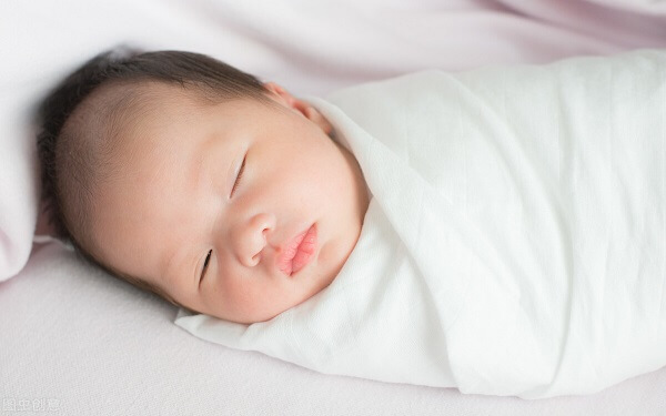 新生儿体温低的3个原因，原来是这么回事，新手父母要警惕