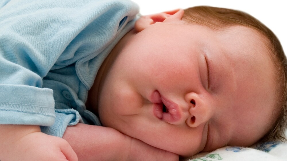 宝宝换奶粉须注意2点，1岁半、2岁等阶段、品牌有讲究