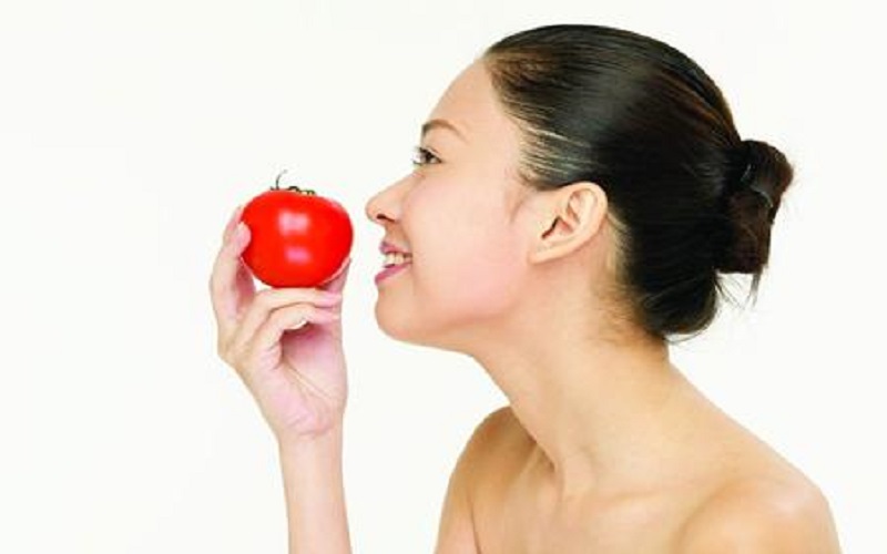 哺乳期可以进食少量西红柿