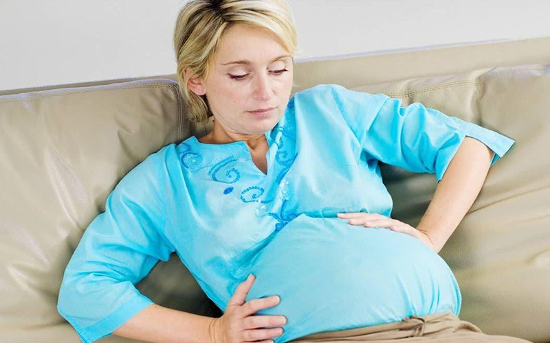 孕晚期孕妇需多喝水排便