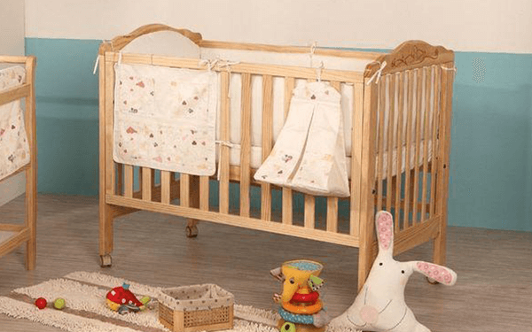 芙儿优婴儿床活动护栏怎么安装呢？