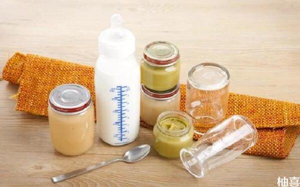 观察母乳颜色可以辨别冷藏母乳变质了吗？