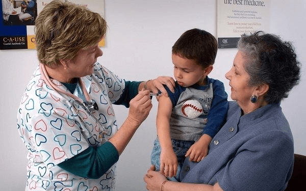 儿童切勿盲目接种乙脑疫苗，饮食、病症禁忌要提前知晓